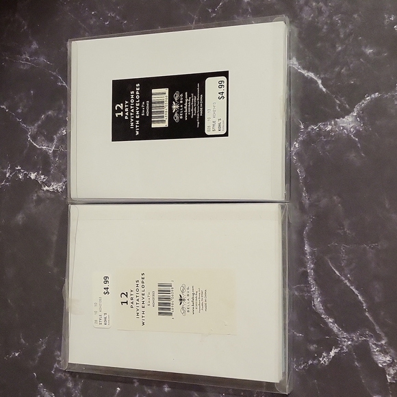 24 Party Invitations with Envelopes - Picture 2 of 4